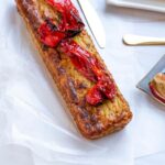 Fertiger Rübenkuchen auf Tisch